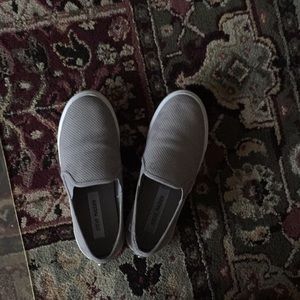 Steve Madden gray shoes